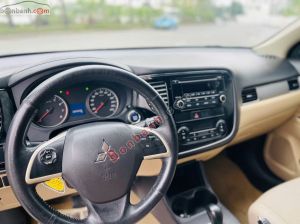 Xe Mitsubishi Outlander 2.0 CVT 2016