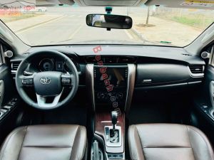 Xe Toyota Fortuner 2.4G 4x2 AT 2018