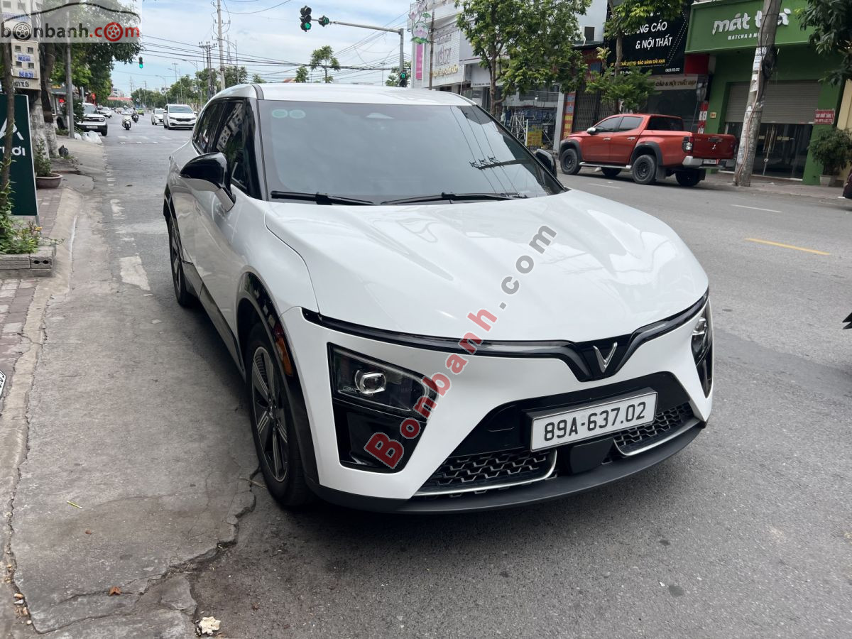 VinFast VF7 Eco 2025